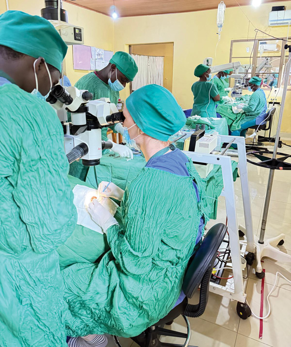 Photo showing operating theatre in Rwanda. 